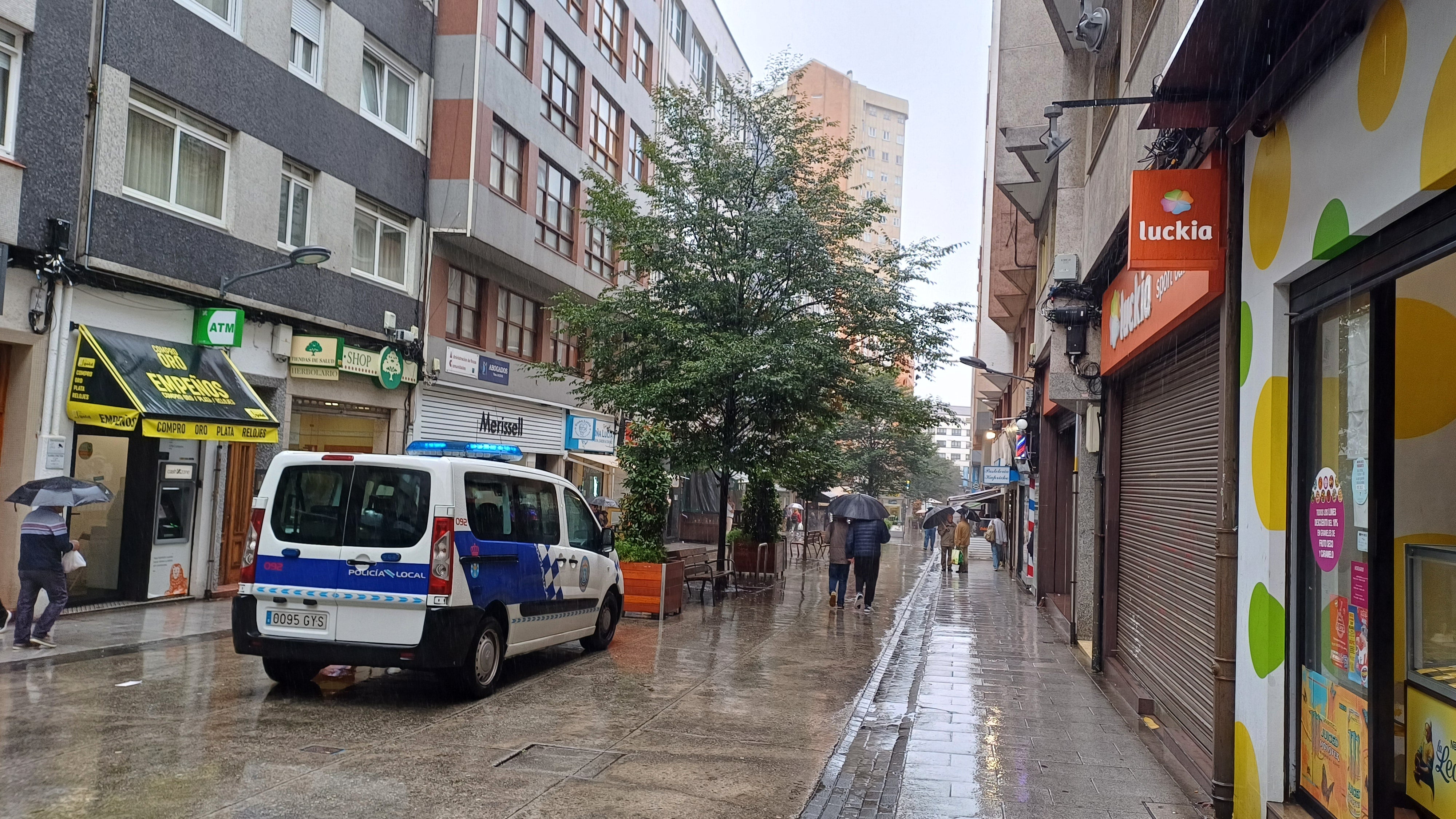La Policía Local informa a los comerciantes de la calle Barcelona sobre el plan de seguridade de A Coruña La Policía Local informa a los comerciantes de la calle Barcelona sobre el plan de seguridade de A Coruña