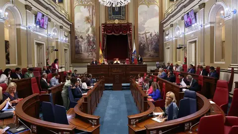Parlamento de Canarias en una sesión Parlamento de Canarias en una sesión