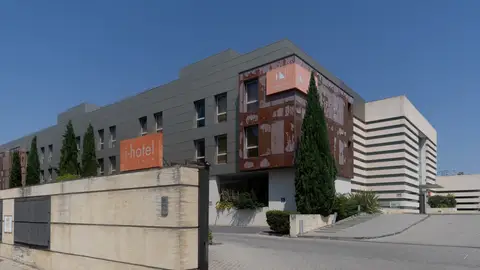 Imagen de la fachada de un hotel en Madrid Imagen de la fachada de un hotel en Madrid