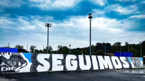 2-10 Pancarta de apoyo al Oviedo en el Requexón 2-10 Pancarta de apoyo al Oviedo en el Requexón