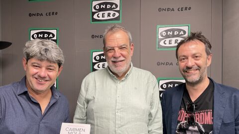 Jorge D&iacute;az, Agust&iacute;n Mart&iacute;nez y Antonio Mercero con el nuevo libro de Carmen Mola