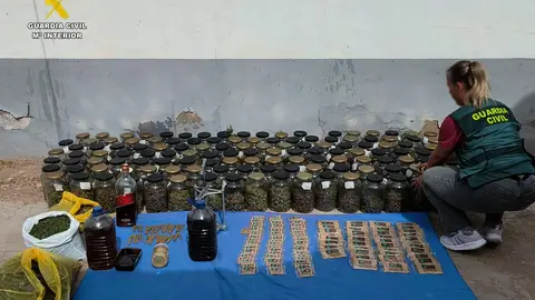 Derivados de marihuana y cannabis decomisados por la Guardia Civil Derivados de marihuana y cannabis decomisados por la Guardia Civil