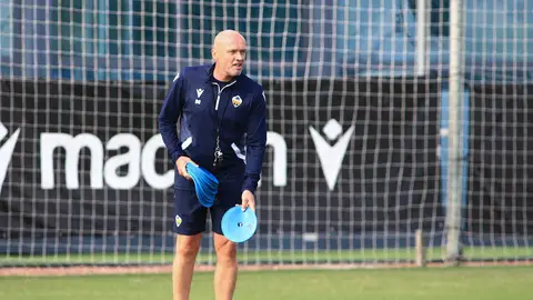 Schreuder asegura un 62 por ciento de victorias en el CD Castellón Schreuder asegura un 62 por ciento de victorias en el CD Castellón