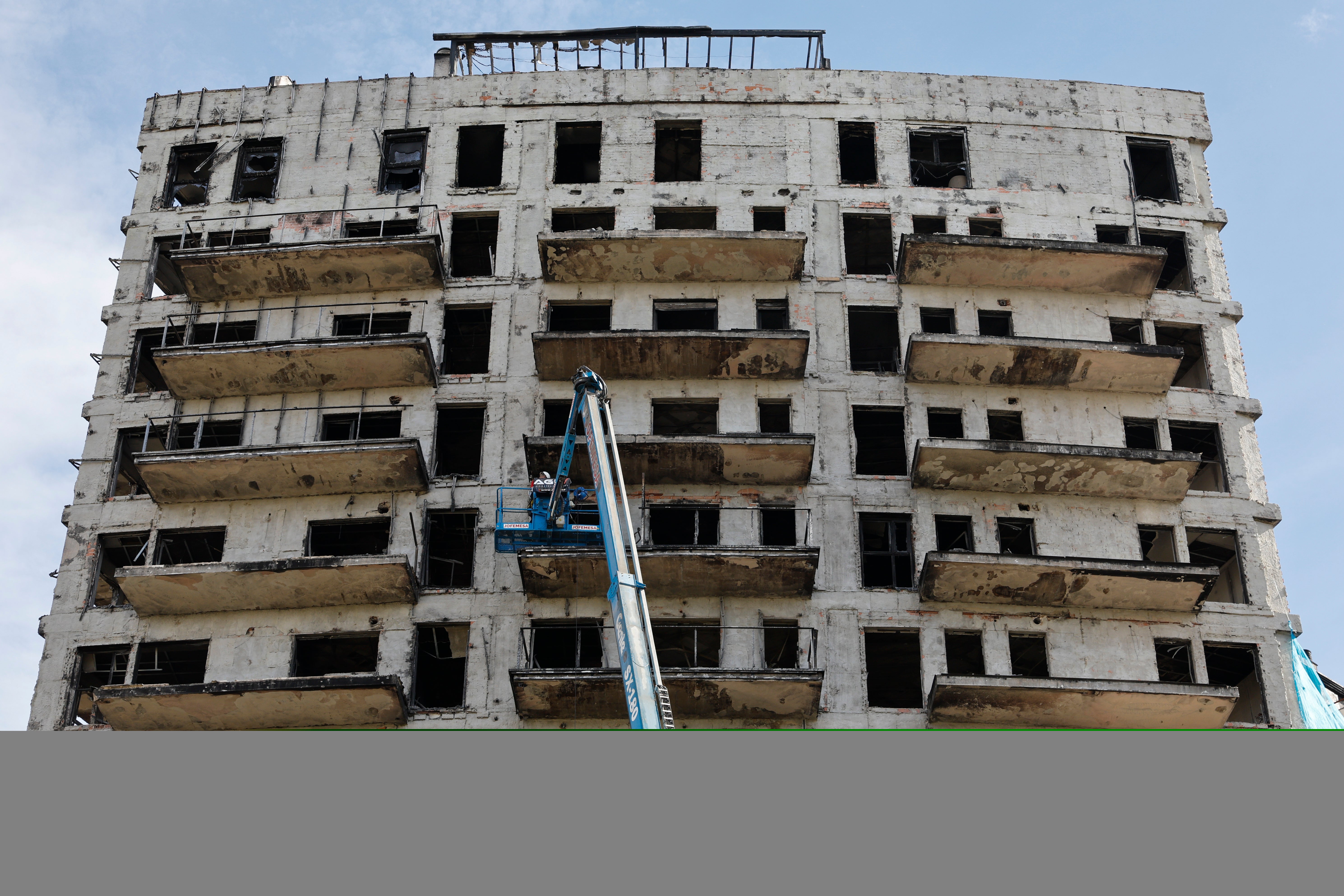Los trabajos de desescombro del edificio de Campanar avanzan al ritmo previsto Los trabajos de desescombro del edificio de Campanar avanzan al ritmo previsto