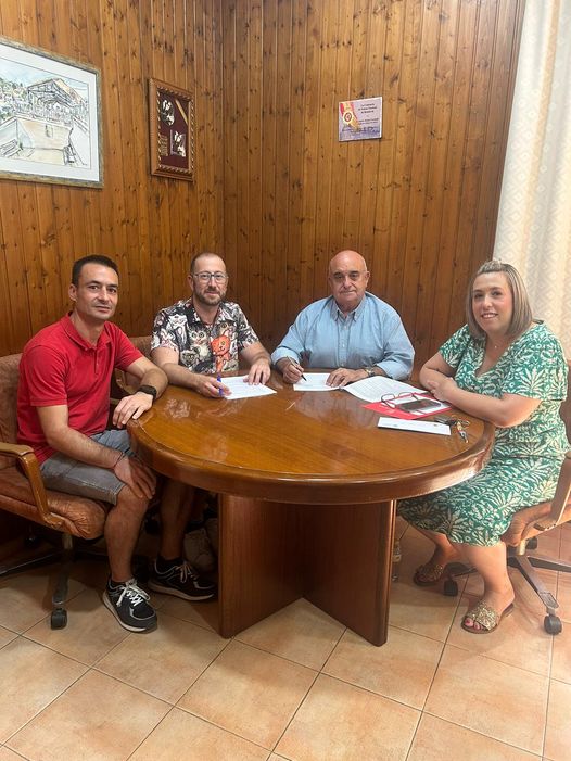 El instituto de Callosa d’en Sarrià involucra a su ayuntamiento, el de Polop, y la residencia asilo en un proyecto para motivar a los estudiantes con dificultades El instituto de Callosa d’en Sarrià involucra a su ayuntamiento, el de Polop, y la residencia asilo en un proyecto para motivar a los estudiantes con dificultades