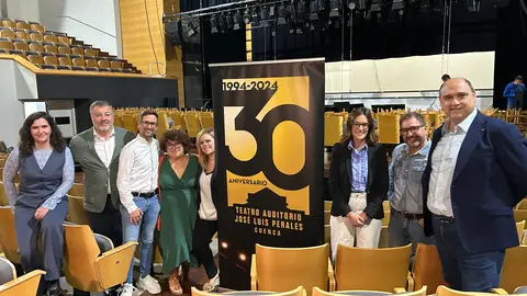 Los organizadores de la gala, en el escenario de la hoz del Huécar, que se inauguró en 1994 Los organizadores de la gala, en el escenario de la hoz del Huécar, que se inauguró en 1994