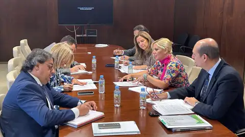 La Junta se reúne este miércoles con CCOO, UGT y la Creex para la negociación de los Presupuestos extremeños 2025 La Junta se reúne este miércoles con CCOO, UGT y la Creex para la negociación de los Presupuestos extremeños 2025