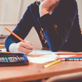 La tornada a l’escola impulsa el mercat de treball català i durant el mes de setembre ha sumat empleats i reduït la llista d’aturats La tornada a l’escola impulsa el mercat de treball català i durant el mes de setembre ha sumat empleats i reduït la llista d’aturats