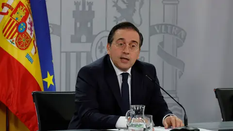 Imagen del ministro de Asuntos Exteriores, José Manuel Albares, durante la rueda de prensa celebrada tras el Consejo de Ministros en el Palacio de la Moncloa este martes. Imagen del ministro de Asuntos Exteriores, José Manuel Albares, durante la rueda de prensa celebrada tras el Consejo de Ministros en el Palacio de la Moncloa este martes. / EFE/ Zipi