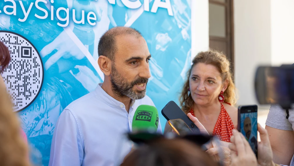 Manuel Casado, concejal de Cultura, y Esperanza Durán, directora de la Casa de Cultura, en la presentación del nuevo festival Manuel Casado, concejal de Cultura, y Esperanza Durán, directora de la Casa de Cultura, en la presentación del nuevo festival