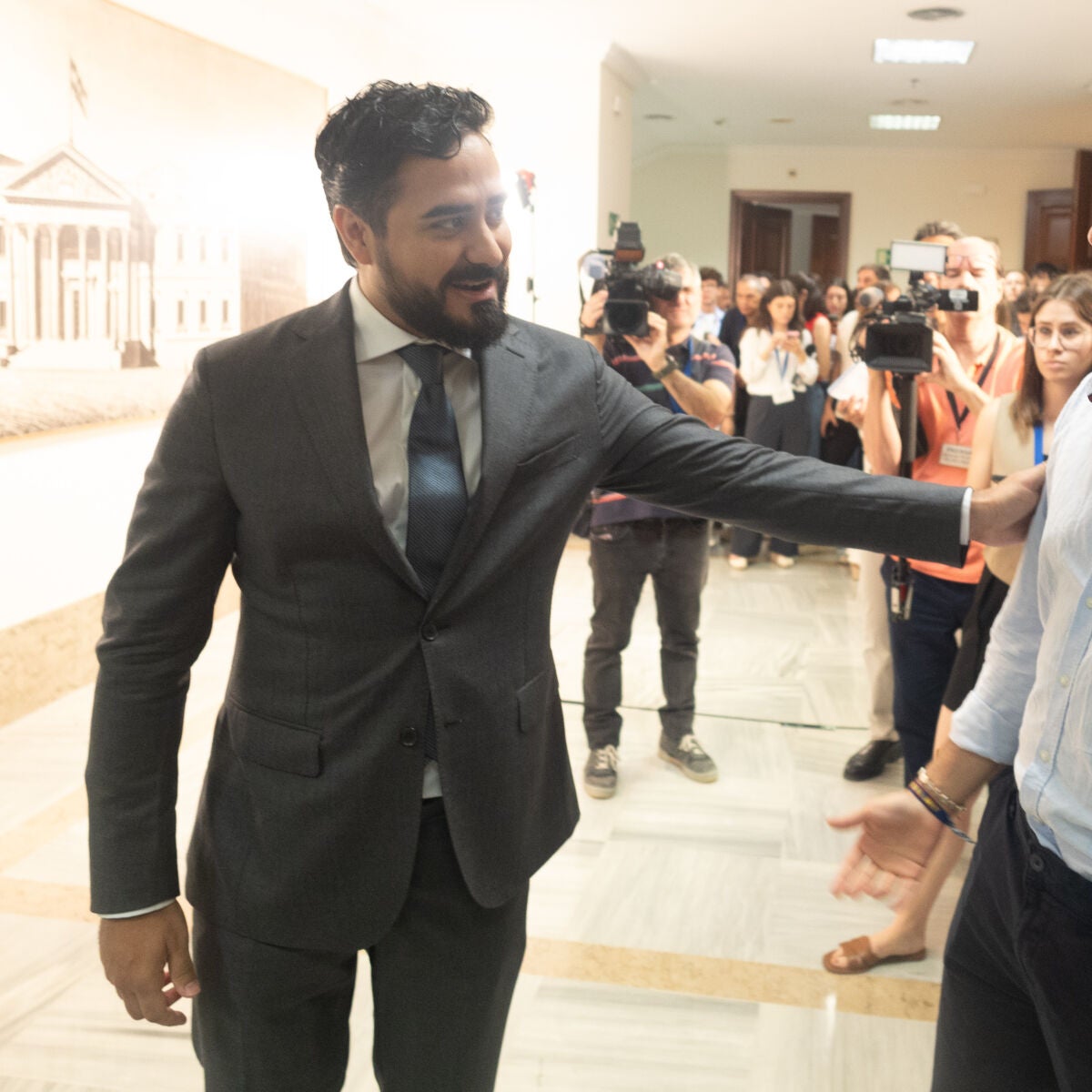 Romillo ofreció a Alvise sus contactos para aportarle 