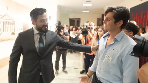 Alvise Pérez ante los medios de comunicación en julio de 2024 Alvise Pérez ante los medios de comunicación en julio de 2024