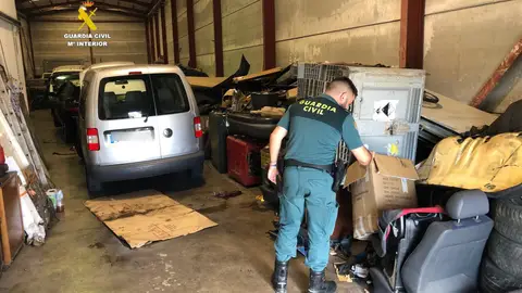 Desmantelados varios talleres clandestinos de reparación de vehículos en Burriana y La Vall d'Uixó Desmantelados varios talleres clandestinos de reparación de vehículos en Burriana y La Vall d'Uixó