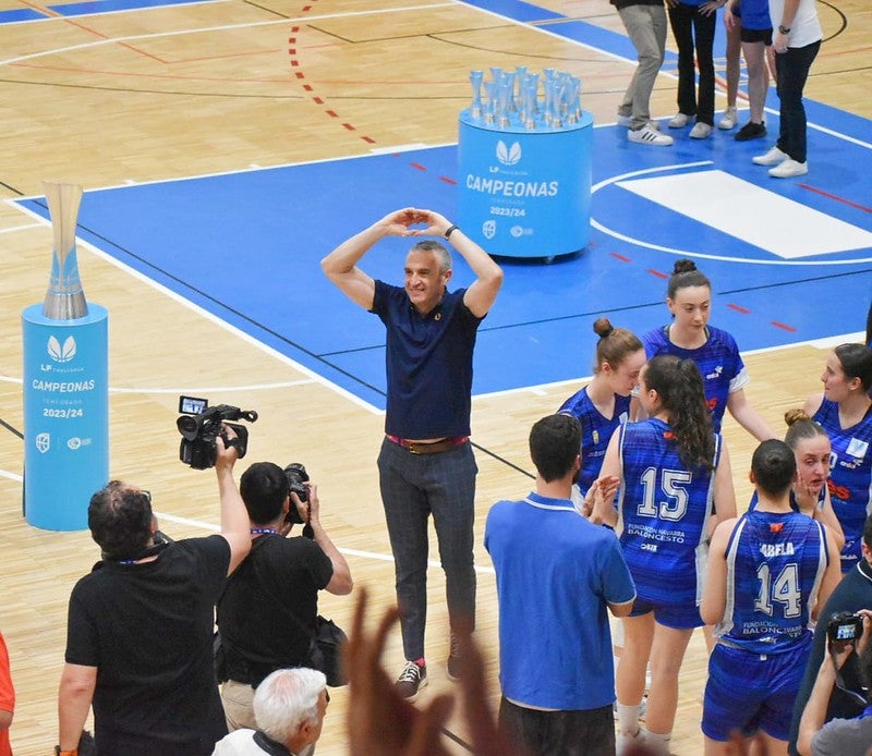 Juantxo Ferreira: "Tiro exterior, lectura de juego y poste bajo: esas tres cosas nos tienen que hacer diferentes" Juantxo Ferreira: "Tiro exterior, lectura de juego y poste bajo: esas tres cosas nos tienen que hacer diferentes"