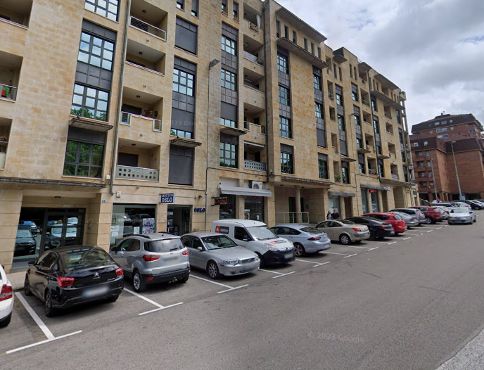Se busca a un hombre tras atracar con un arma blanca y encapuchado un bar de Torrelavega Se busca a un hombre tras atracar con un arma blanca y encapuchado un bar de Torrelavega