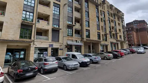 Se busca a un hombre tras atracar con un arma blanca y encapuchado un bar de Torrelavega Se busca a un hombre tras atracar con un arma blanca y encapuchado un bar de Torrelavega
