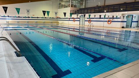 Vaso principal de la piscina climatizada de la Ciudad Deportiva El Val de Alcal&aacute; de Henares