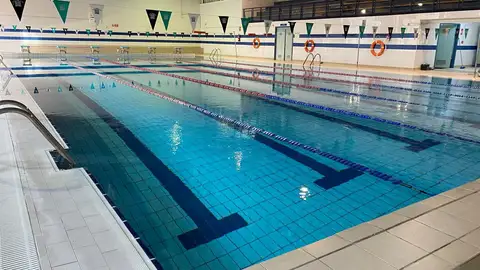 La piscina climatizada de la Ciudad Deportiva El Val de Alcalá de Henares reabre sus puertas tras tres meses de obras Vaso principal de la piscina climatizada de la Ciudad Deportiva El Val de Alcalá de Henares