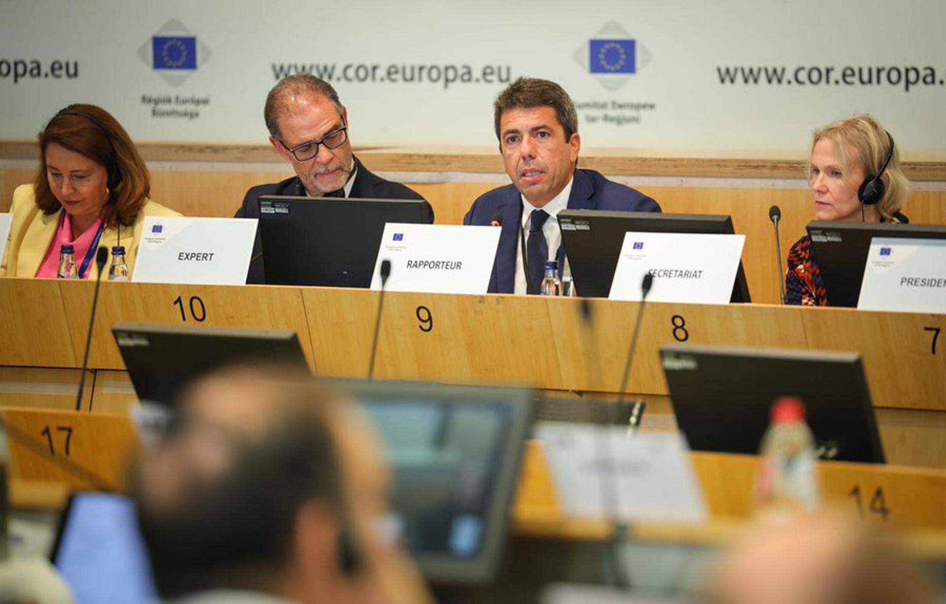 Carlos Mazón propone en Bruselas mejorar la competitividad agrícola Carlos Mazón propone en Bruselas mejorar la competitividad agrícola