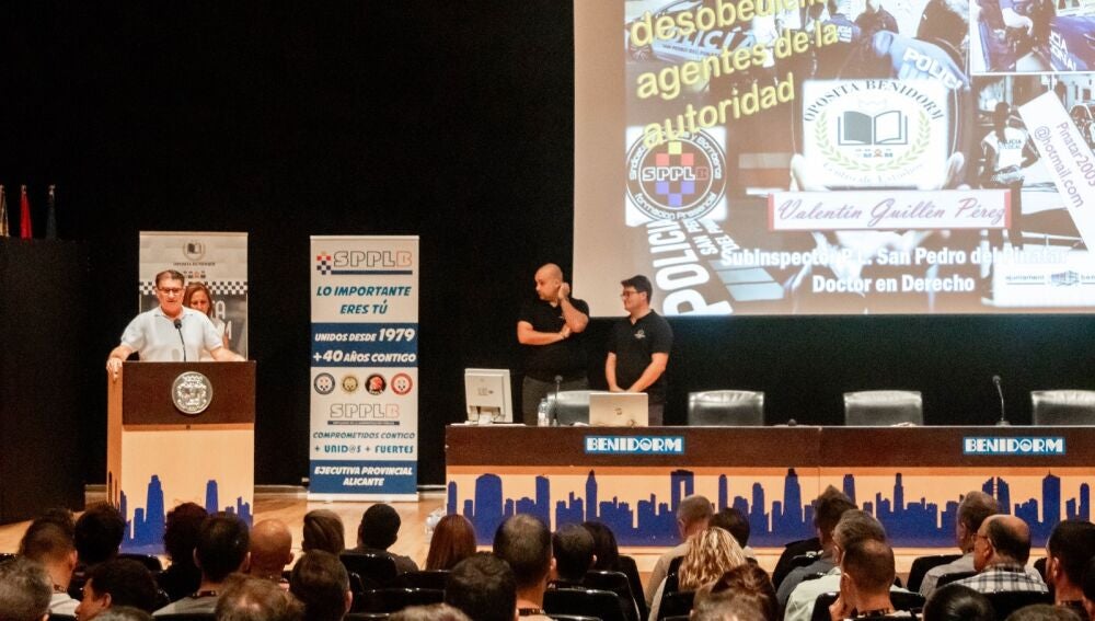 Intervención del presidente nacional del SPPLB es Francisco Ángel González, en el curso de Policías Locales de Benidorm