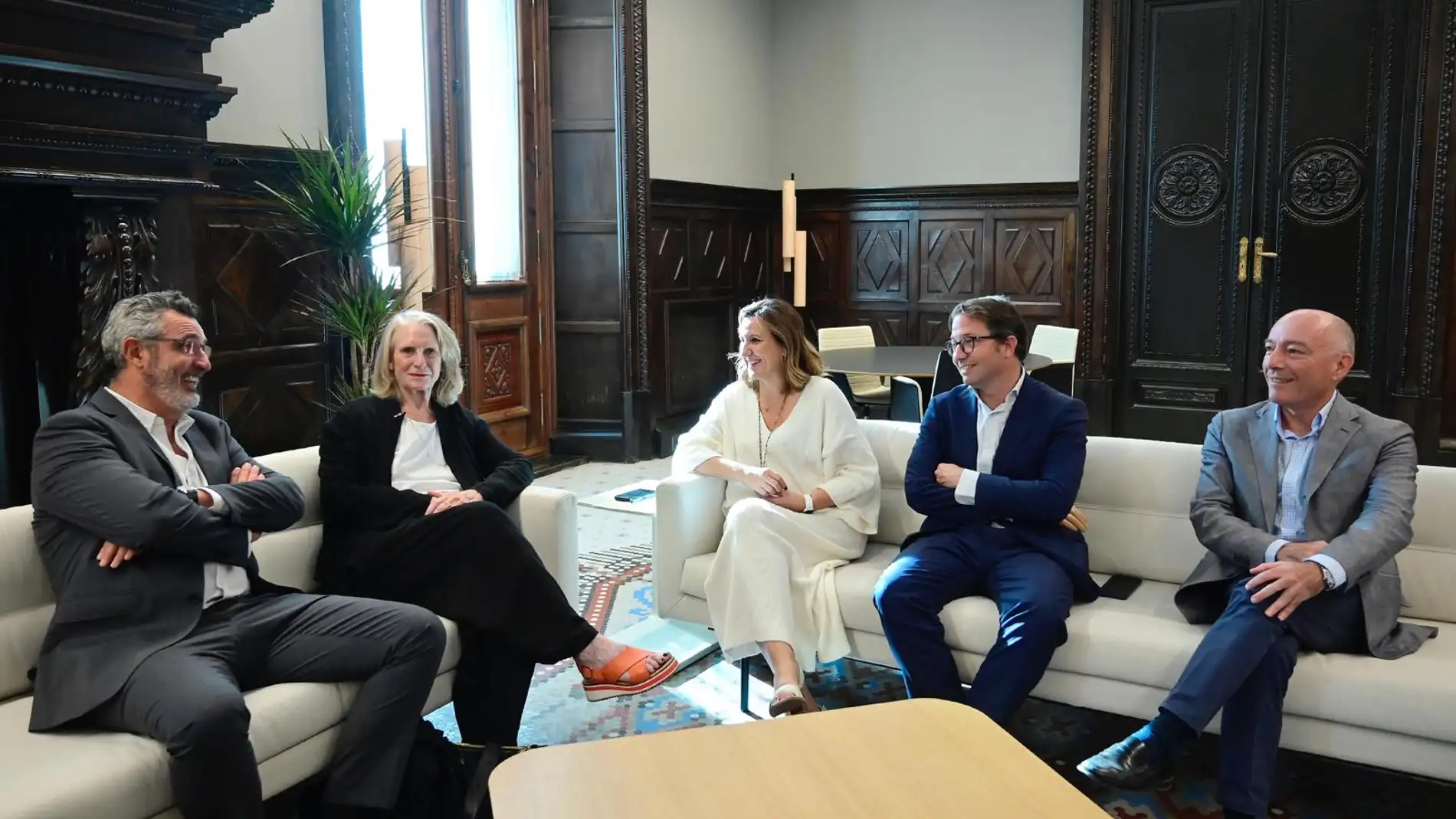 Catalá se ha reunido con la arquitecta y su equipo para valorar posibles actualizaciones del proyecto actual Catalá se ha reunido con la arquitecta y su equipo para valorar posibles actualizaciones del proyecto actual