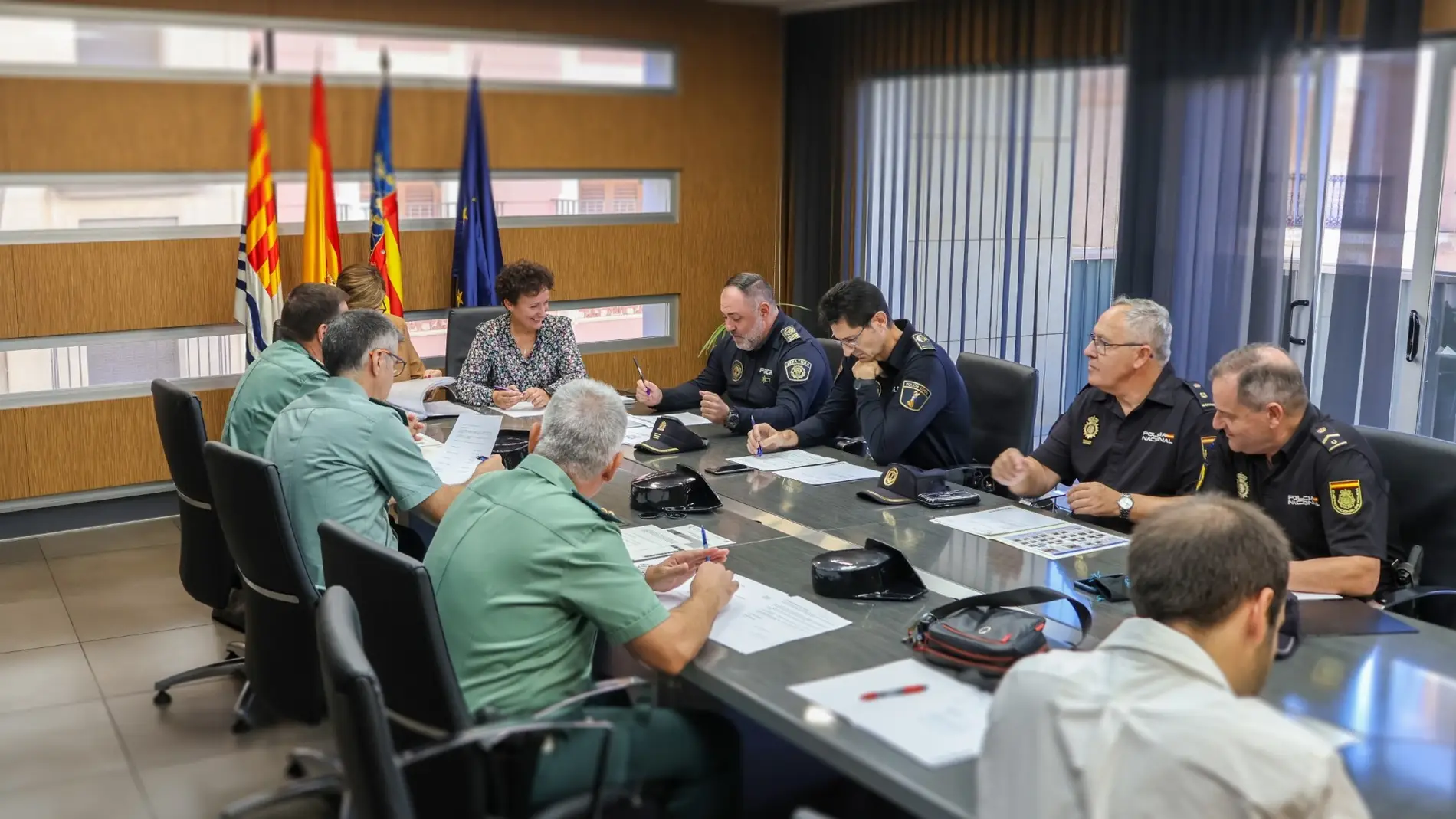 La alcalde de Onda, Carmina Ballester, ha presidido el dispositivo de seguridad para la Fira d´Onda 2024. La alcalde de Onda, Carmina Ballester, ha presidido el dispositivo de seguridad para la Fira d´Onda 2024.