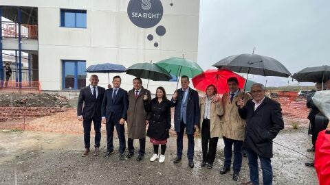 Visita del Ministro de Pesca a la planta de engorde de lenguado del Musel