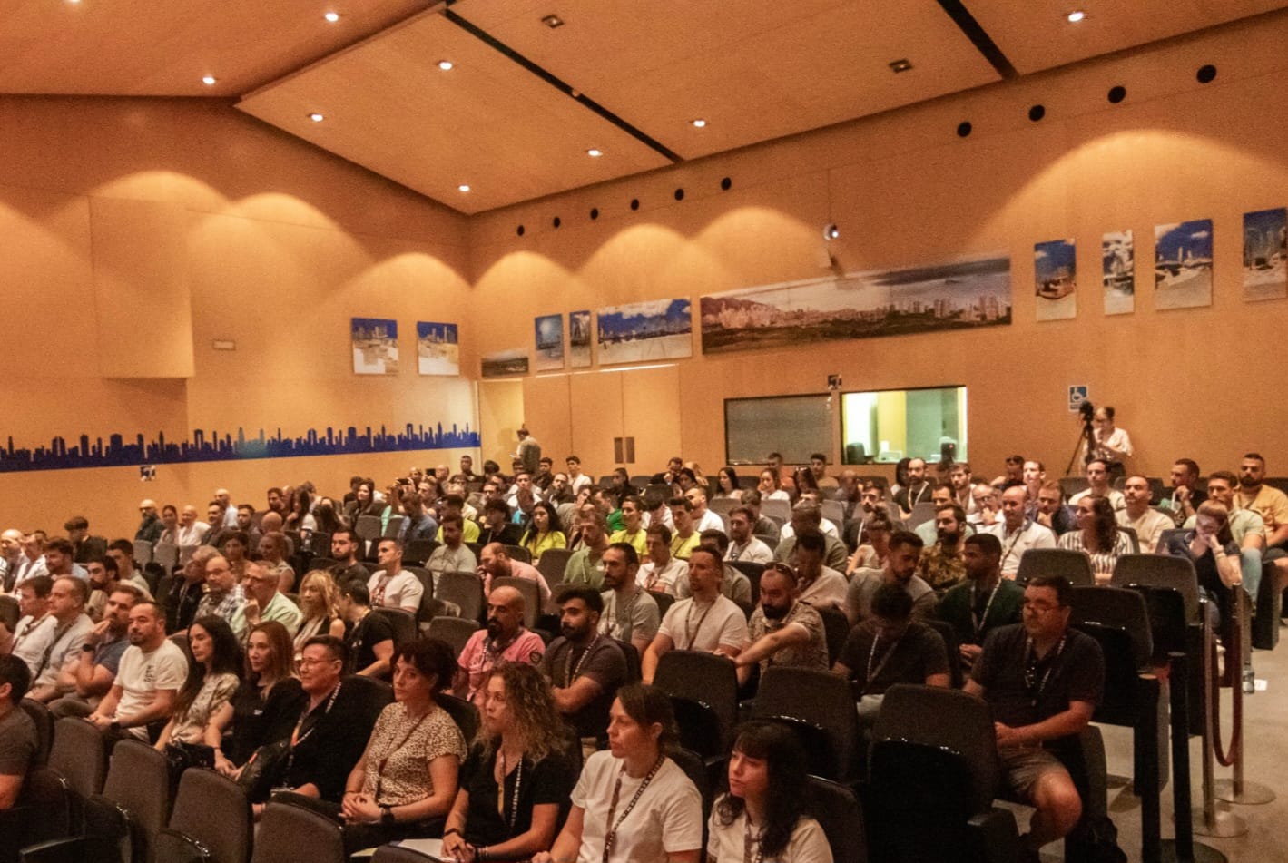Más de 200 agentes y futuros agentes de la Policía Local participan en Benidorm en una jornada de formación Más de 200 agentes y futuros agentes de la Policía Local participan en Benidorm en una jornada de formación