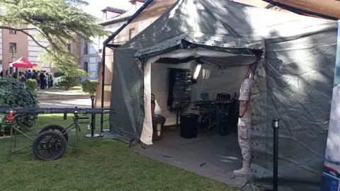 La Universidad de Alcalá rinde homenaje a la medicina militar Hospital militar de campaña instalado en uno de los patios de la Universidad de Alcalá