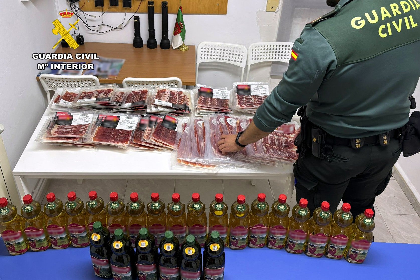 Roba 24 botellas de aceite y 80 sobres de jamón de dos supermercados Roba 24 botellas de aceite y 80 sobres de jamón de dos supermercados