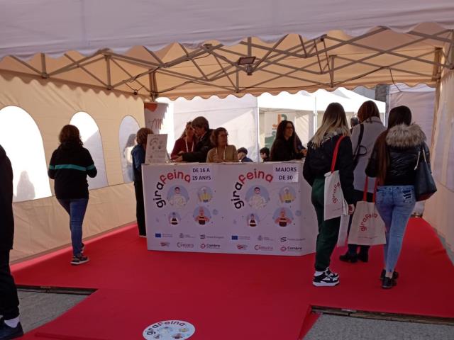 Girafeina reforça l'orientació professional amb tastets d'oficis, entrevistes personalitzades i fomentant la inclusió laboral Girafeina reforça l'orientació professional amb tastets d'oficis, entrevistes personalitzades i fomentant la inclusió laboral