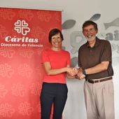 Aurora Aranda, directora de Càritas Diocesana de València, i Rosendo Ortí, director general de Caixa Popular. Aurora Aranda, directora de Càritas Diocesana de València, i Rosendo Ortí, director general de Caixa Popular.