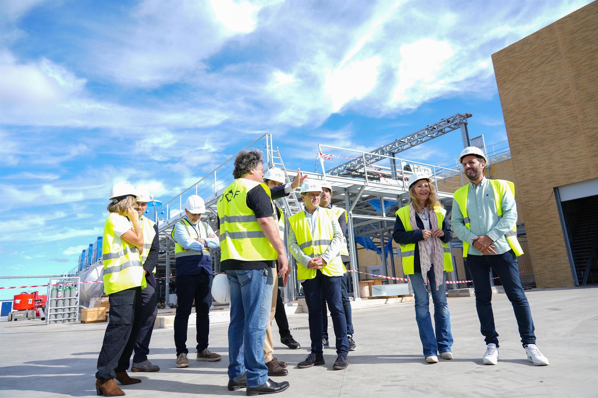 Gallardo se ofrece a Guardiola para recuperar la "estabilidad" que atraiga nuevos proyectos empresariales a Extremadura Gallardo se ofrece a Guardiola para recuperar la "estabilidad" que atraiga nuevos proyectos empresariales a Extremadura