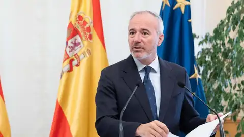Azcón durante una comparecencia en el Pignatelli Rueda de prensa de Jorge Azcón para informar de la reunión bilateral con el presidente del Gobierno de España