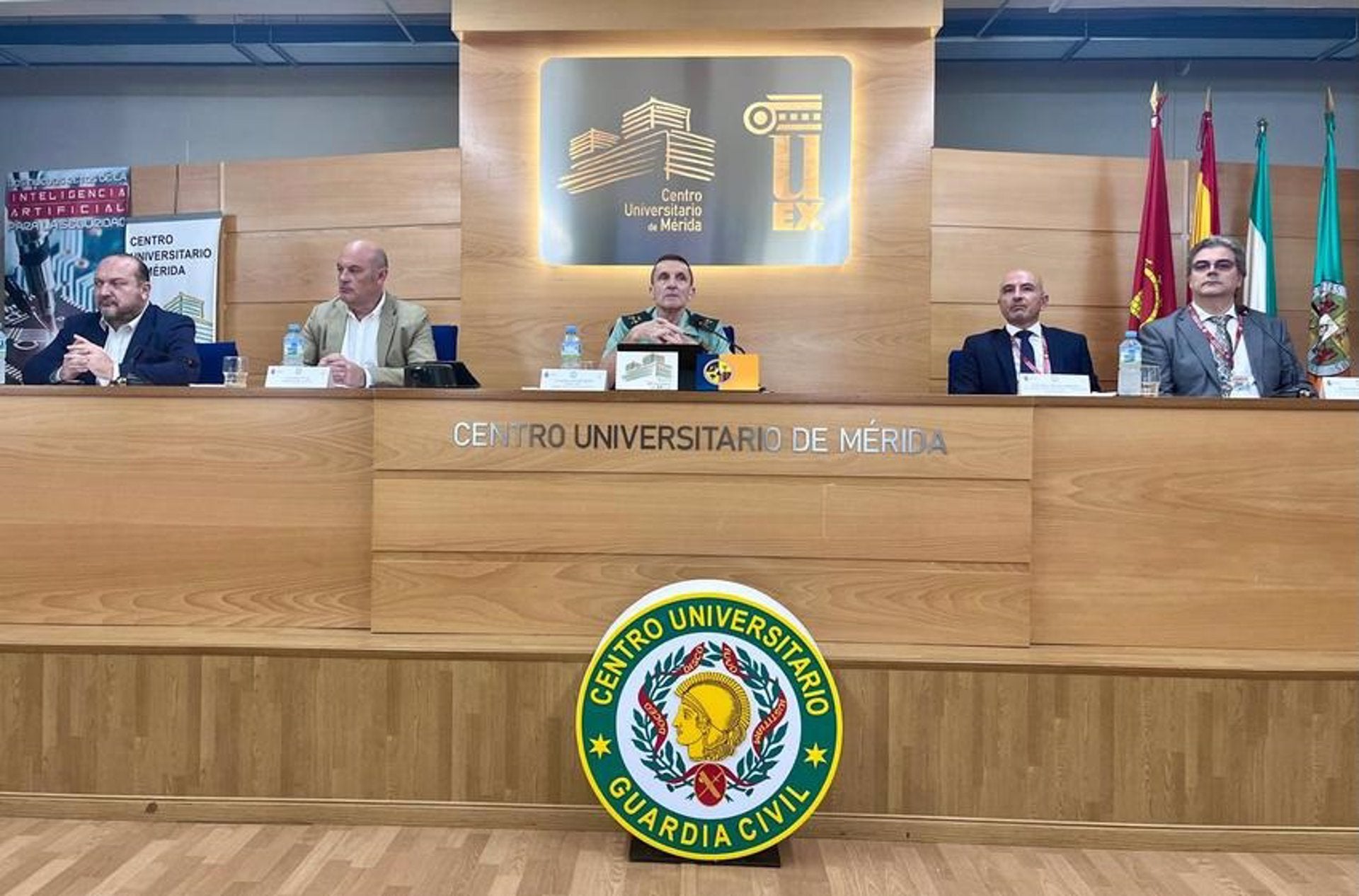Unas jornadas de la Guardia Civil promueven y divulgan en Mérida la cultura de seguridad en el ámbito del sector público Unas jornadas de la Guardia Civil promueven y divulgan en Mérida la cultura de seguridad en el ámbito del sector público