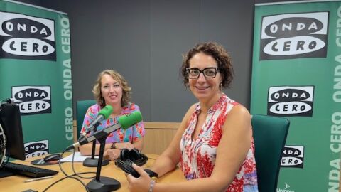 Antonia Triguero, presidenta de la ONG Inca Solidaria, junto a Elka Dimitrova en Onda Cero Mallorca