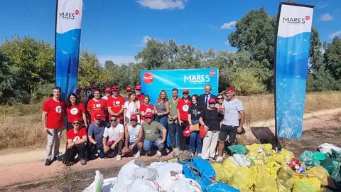 Coca Cola culmina su Semana del Voluntariado en Sevilla con una nueva recogida de residuos en el Guadalquivir de su programa ‘Mares circulares’ Coca Cola culmina su Semana del Voluntariado en Sevilla con una nueva recogida de residuos en el Guadalquivir de su programa ‘Mares circulares’
