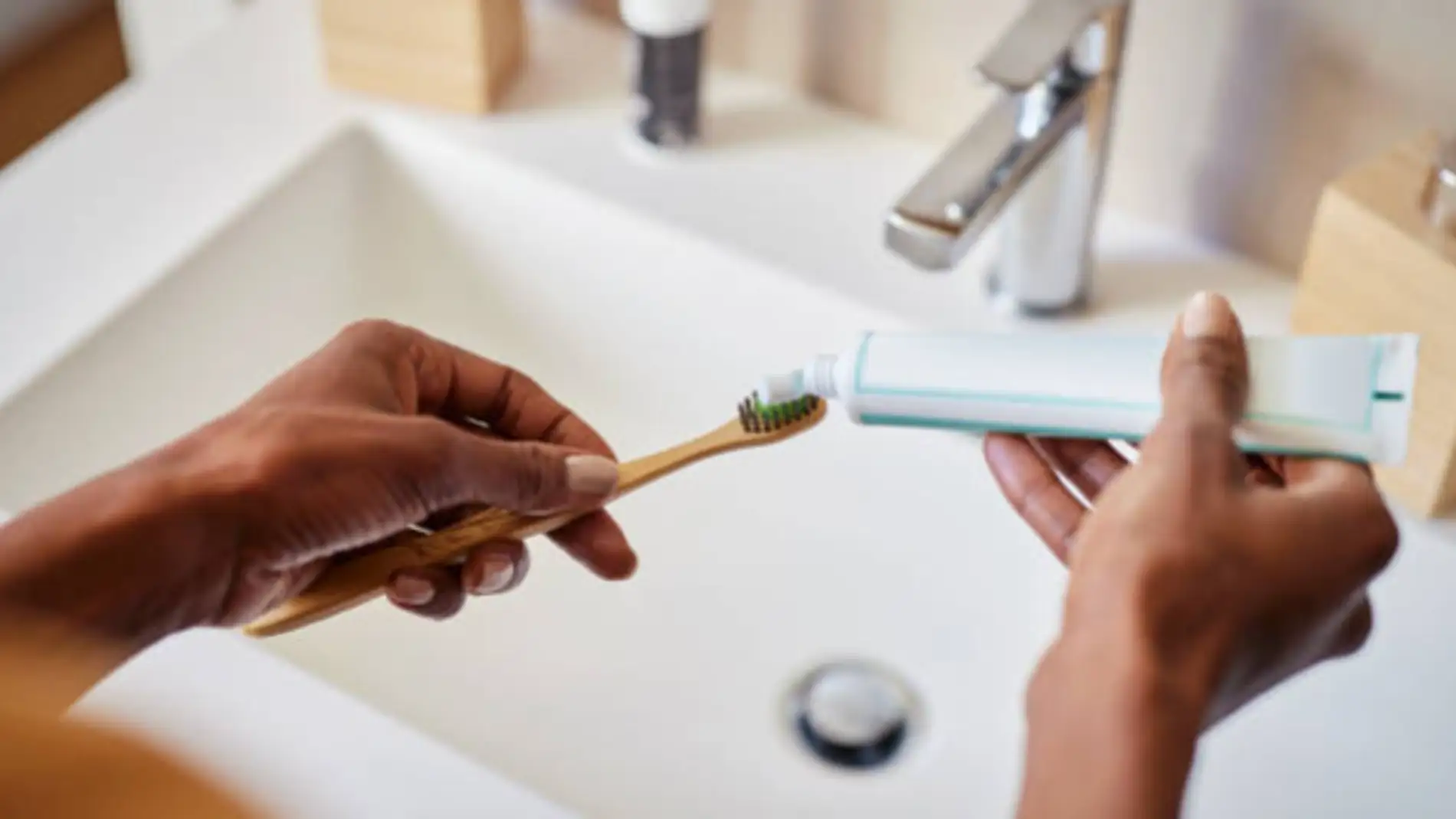 Esta es la frecuencia con la que debes cambiar tu cepillo de dientes, según un odontólogo Esta es la frecuencia con la que debes cambiar tu cepillo de dientes, según un odontólogo