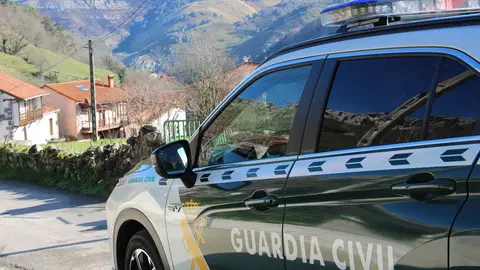 Un vehículo de la Guardia Civil Un vehículo de la Guardia Civil