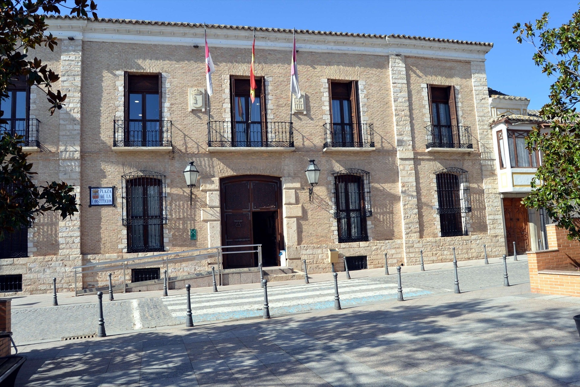 Encarnación Medina, alcaldesa de Villarrubia de los Ojos: "Nuestro carácter hospitalario nos lleva a acoger a todos los visitantes" Encarnación Medina, alcaldesa de Villarrubia de los Ojos: "Nuestro carácter hospitalario nos lleva a acoger a todos los visitantes"