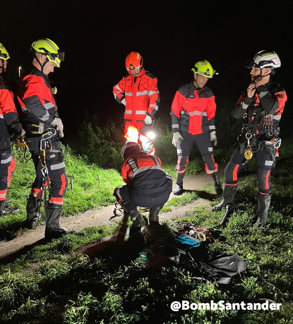 Rescatada una persona enriscada en un acantilado de Langre Rescatada una persona enriscada en un acantilado de Langre
