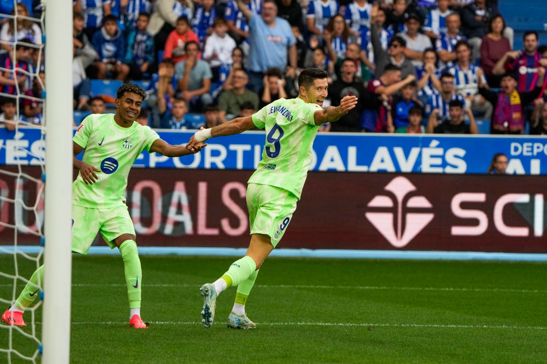 Un ‘hat-trick’ de Lewandowski tumba al Alavés y mantiene al Barça líder a tres puntos del Madrid Un ‘hat-trick’ de Lewandowski tumba al Alavés y mantiene al Barça líder a tres puntos del Madrid
