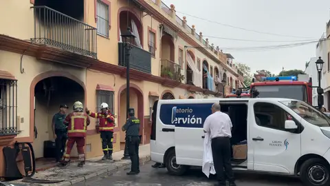 Tragedia en Sevilla: mueren cuatro personas de una misma familia en un incendio en Guillena Tragedia en Sevilla: mueren cuatro personas de una misma familia en un incendio en Guillena