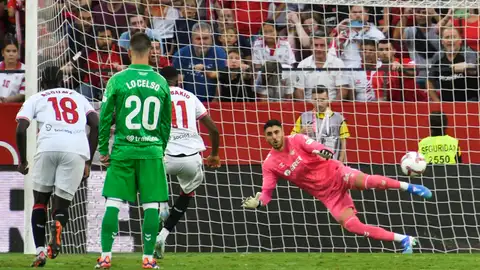(1-0) El Sevilla compite y gana; el Betis, decepciona (1-0) El Sevilla compite y gana; el Betis, decepciona