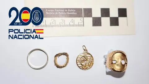 La Policía Nacional detiene al trabajador de una empresa funeraria por hurtar joyas a difuntos. La Policía Nacional detiene al trabajador de una empresa funeraria por hurtar joyas a difuntos