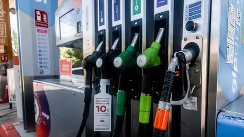 Imagen de archivo de un surtidor de carburante Imagen de archivo de un surtidor de carburante