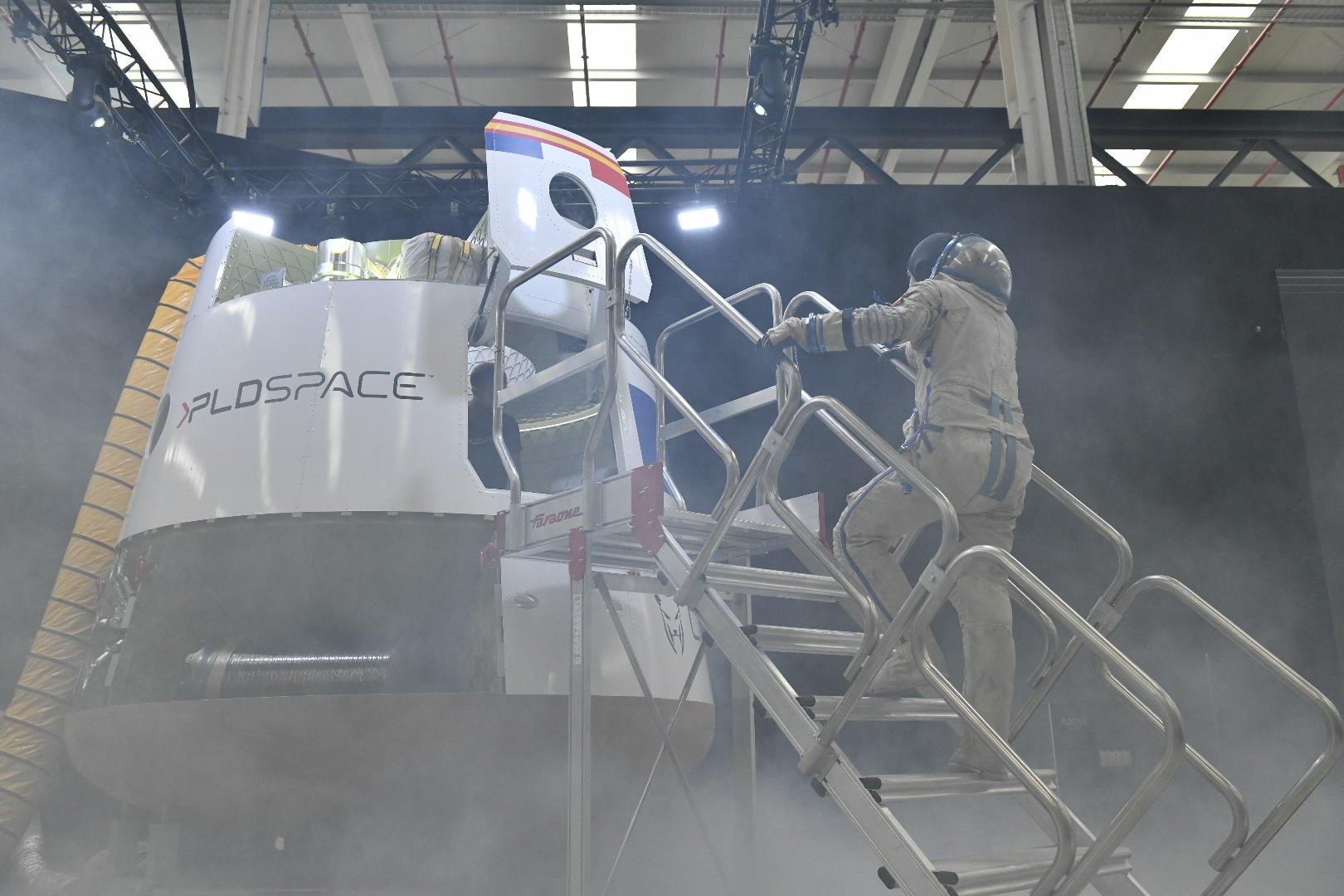 PLD Space de Elche apunta a la Luna y afronta el reto de desarrollar una cápsula para transportar personas hasta ella PLD Space de Elche apunta a la Luna y afronta el reto de desarrollar una cápsula para transportar personas hasta ella