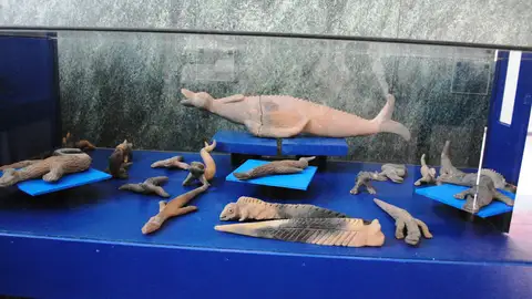 https:es.wikipedia.org/wiki/Figuras_de_Ac%C3%A1mbaro#/media/Archivo:Muzeo_Julsrud_25.JPG https:es.wikipedia.org/wiki/Figuras_de_Ac%C3%A1mbaro#/media/Archivo:Muzeo_Julsrud_25.JPG