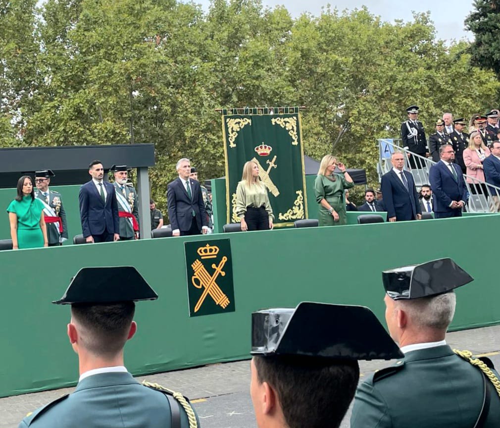 La Guardia Civil celebró en Mérida el día de su patrona con la entrega de condecoraciones y un desfile de más de 500 efectivos La Guardia Civil celebró en Mérida el día de su patrona con la entrega de condecoraciones y un desfile de más de 500 efectivos