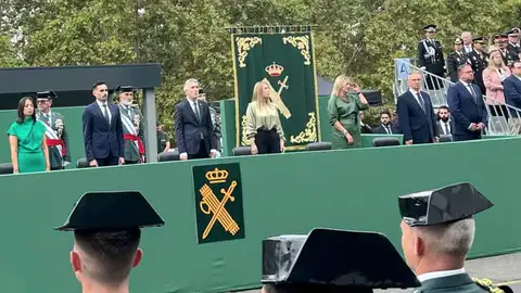 La Guardia Civil celebró en Mérida el día de su patrona con la entrega de condecoraciones y un desfile de más de 500 efectivos La Guardia Civil celebró en Mérida el día de su patrona con la entrega de condecoraciones y un desfile de más de 500 efectivos
